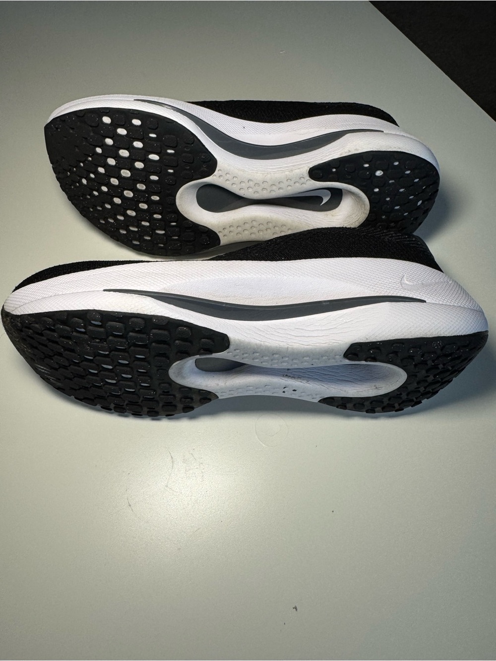 Nike Reina EasyOn Laceless Hands Free Flyknit Shoes Women’s size 7.5 - Picture 8 of 15